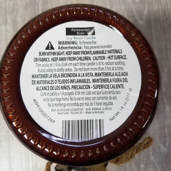 Peppermint bark candle/with snowman pin - Picture 3 of 7